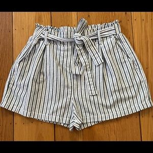 Ci Sono Charcoal/White Striped Shorts Paperbag Waist Elastic W/Pockets Women’s M